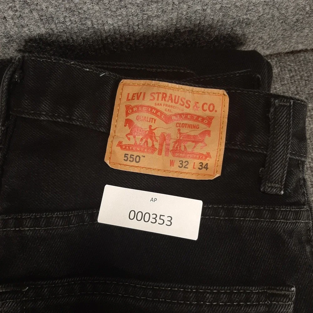 Levi's 550 Jeans Black Relaxed Fit Tapered Leg Size 32X34